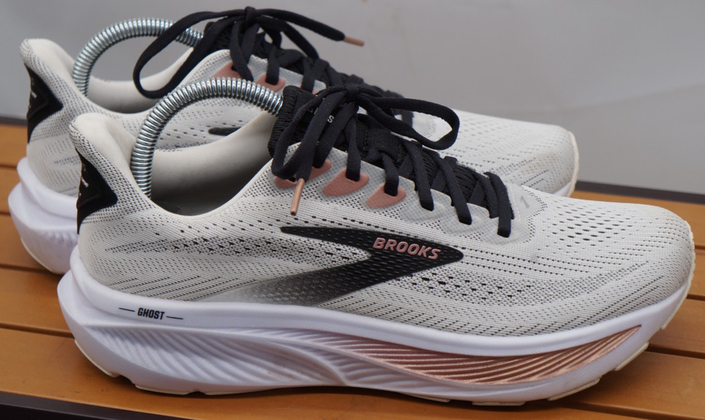 Women's Brooks Ghost 17, White/Black/Rose Gold, 9.5B US